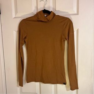 Uniqlo brown turtleneck